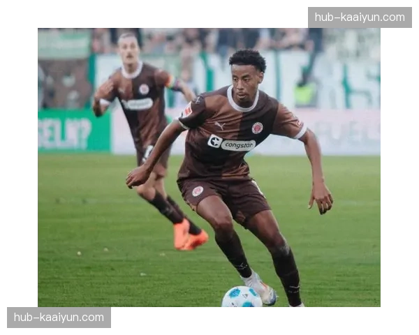 圣保利28轮失45球防守垫底 净胜球-20凸显攻防失衡 圣保利28轮失45球防守垫底 净胜球-20凸显攻防失衡