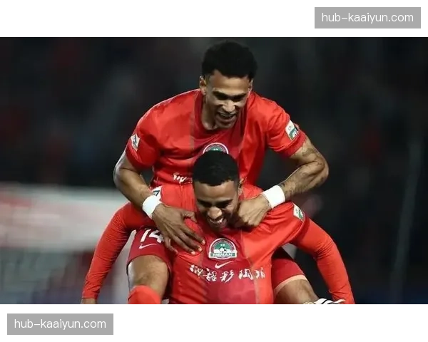 河南队古斯塔沃姆布拉重组锋线，与纳萨里奥组成三叉戟